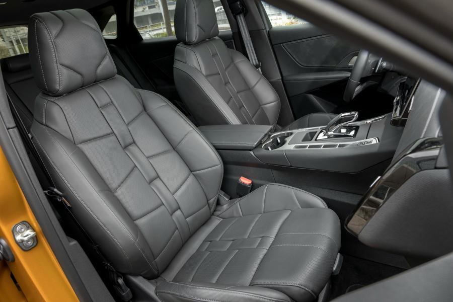 Интерьер DS 7 Crossback (X74) 2017 года  (WW) (фото 55 из 81)